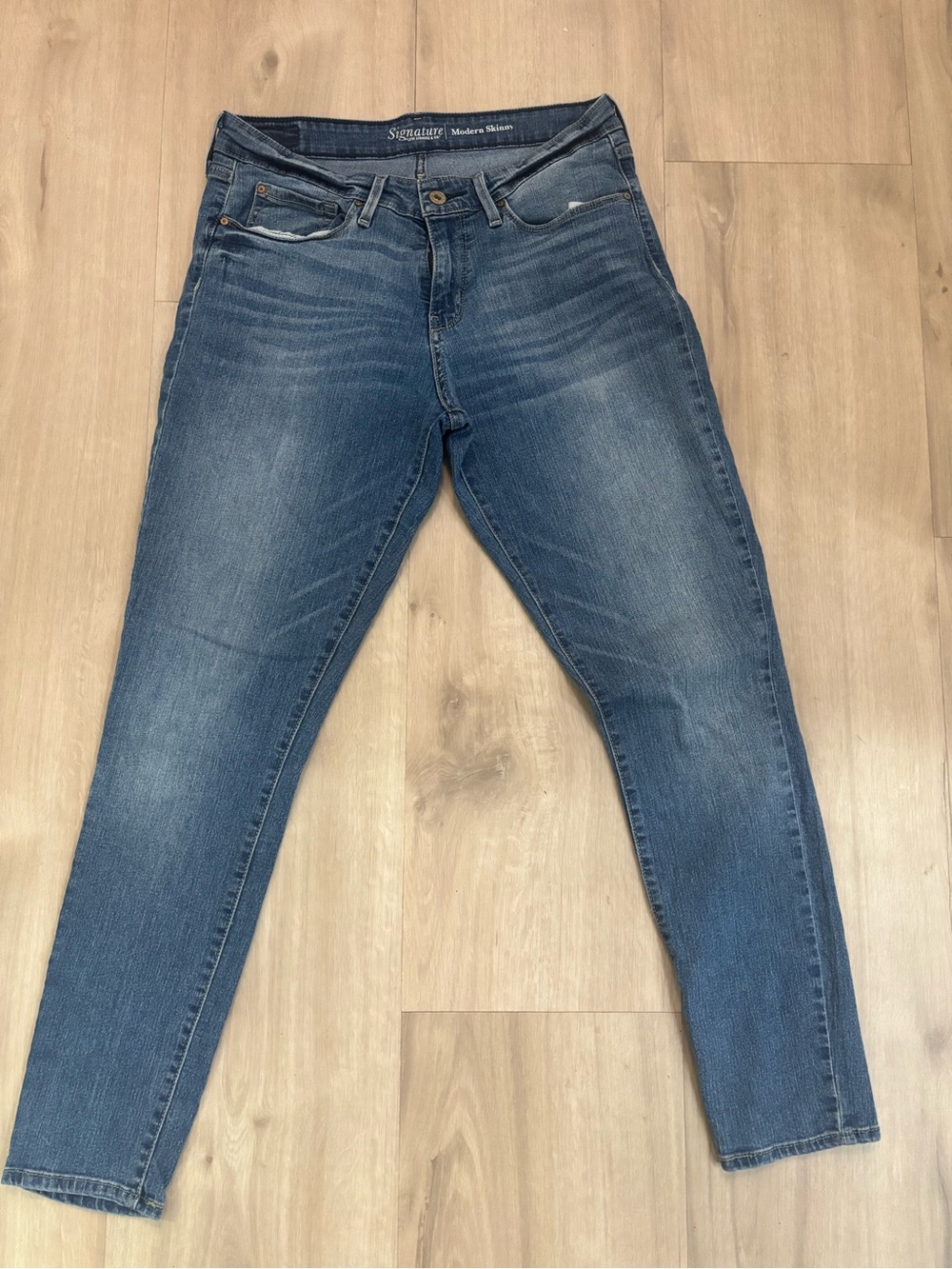 Signature by Levi Strauss Women's Blue modern skinny Jeans